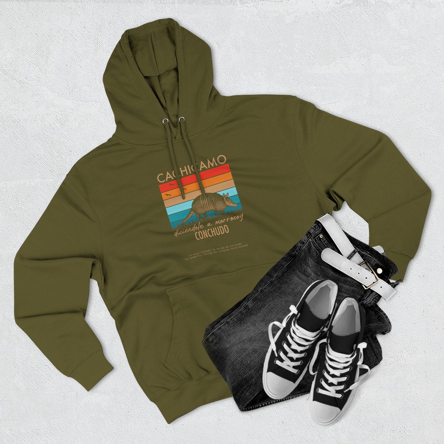 Hoodie “Cachicamo diciéndole a morrocoy conchuo” – Suéter Unisex de Fleece, Divertido y 100% Venezolano