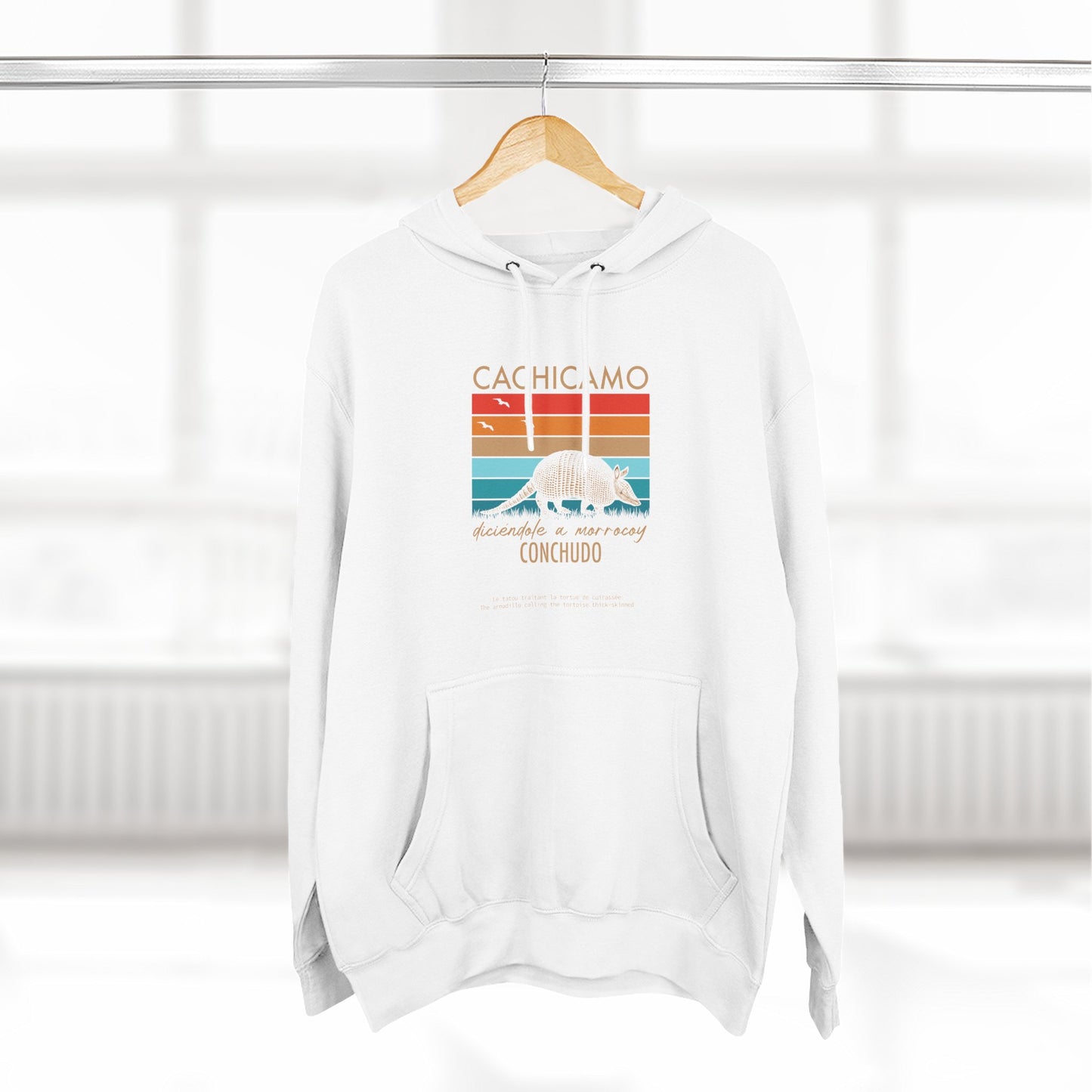 Hoodie “Cachicamo diciéndole a morrocoy conchuo” – Suéter Unisex de Fleece, Divertido y 100% Venezolano