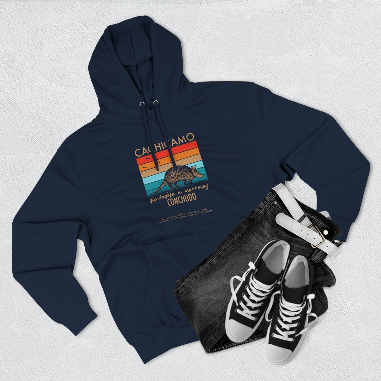 Hoodie “Cachicamo diciéndole a morrocoy conchuo” – Suéter Unisex de Fleece, Divertido y 100% Venezolano