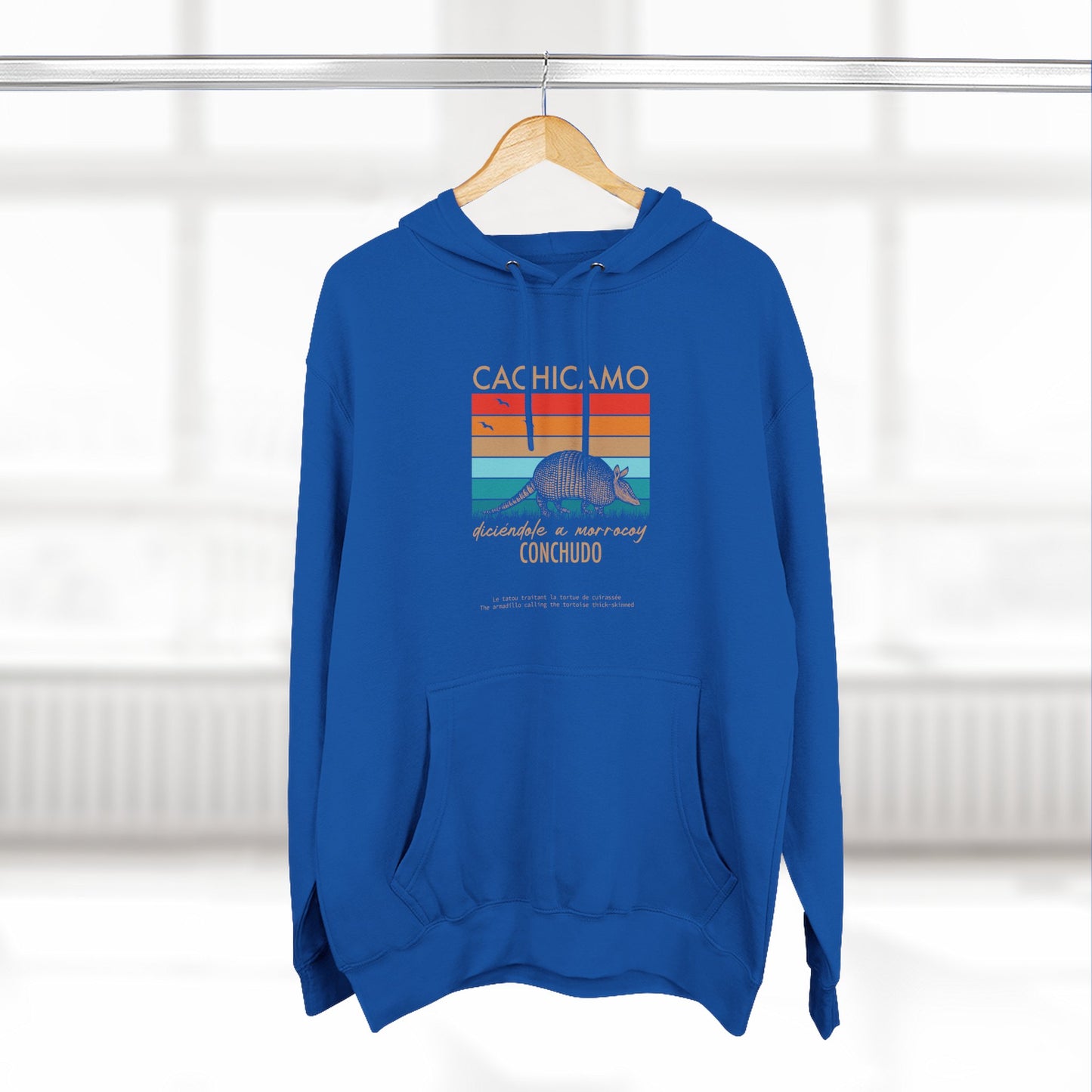 Hoodie “Cachicamo diciéndole a morrocoy conchuo” – Suéter Unisex de Fleece, Divertido y 100% Venezolano