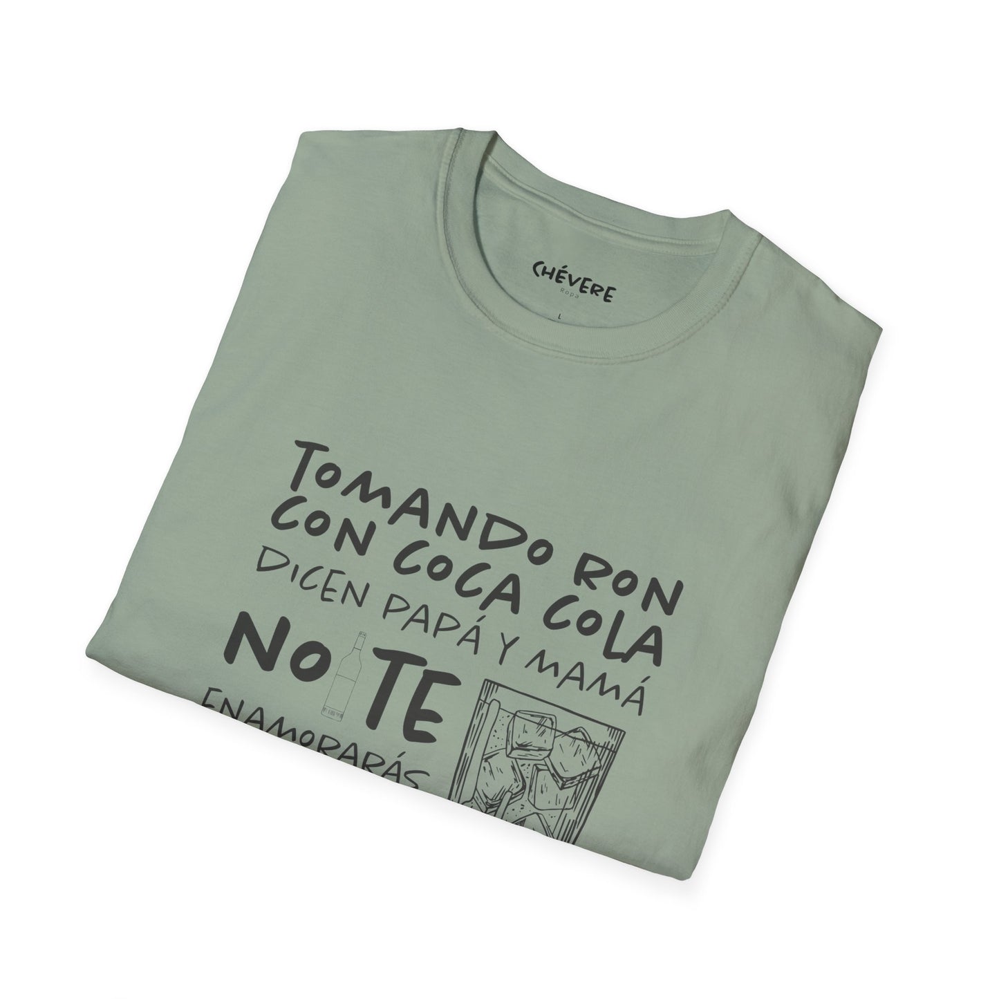 TOMANDO RON CON COCA COLA -  Camiseta Unisex Softstyle
