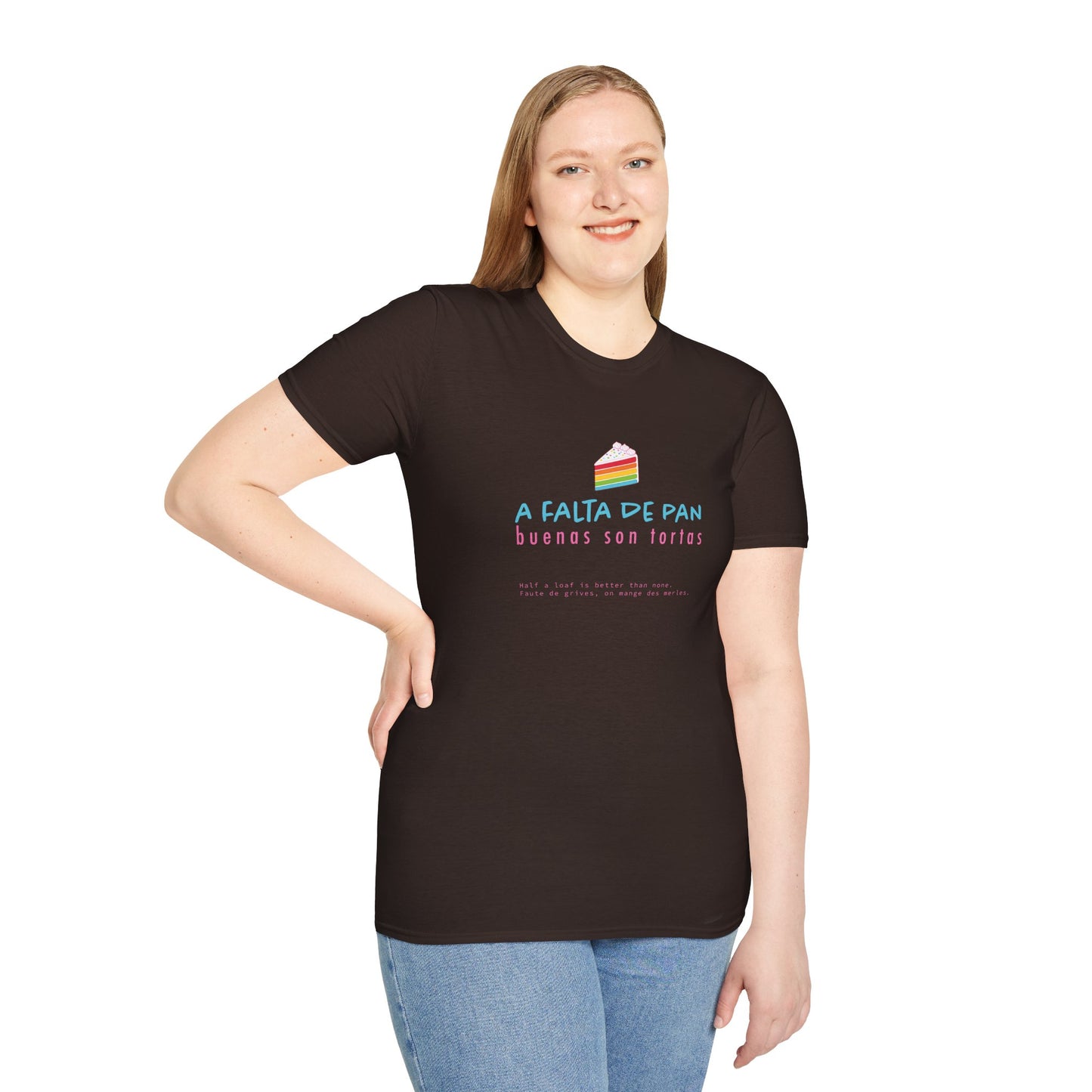 A FALTA DE PAN 🍞🎂 - Camiseta Unisex Softstyle