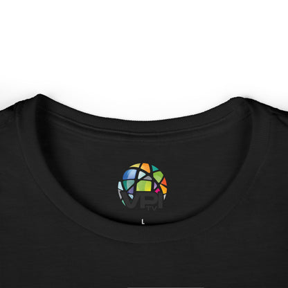 Camiseta Softstyle para Mujer "Venezuelan Vibes" – Diseño Colorido Inspirado en Venezuela