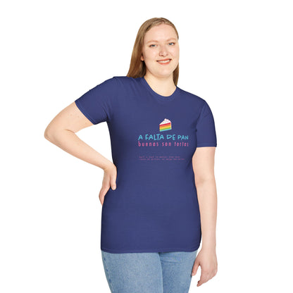 A FALTA DE PAN 🍞🎂 - Camiseta Unisex Softstyle