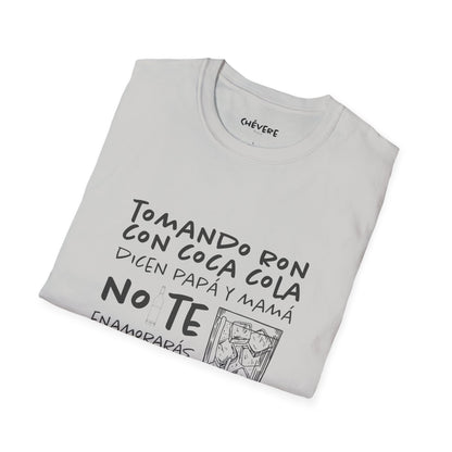 TOMANDO RON CON COCA COLA -  Camiseta Unisex Softstyle