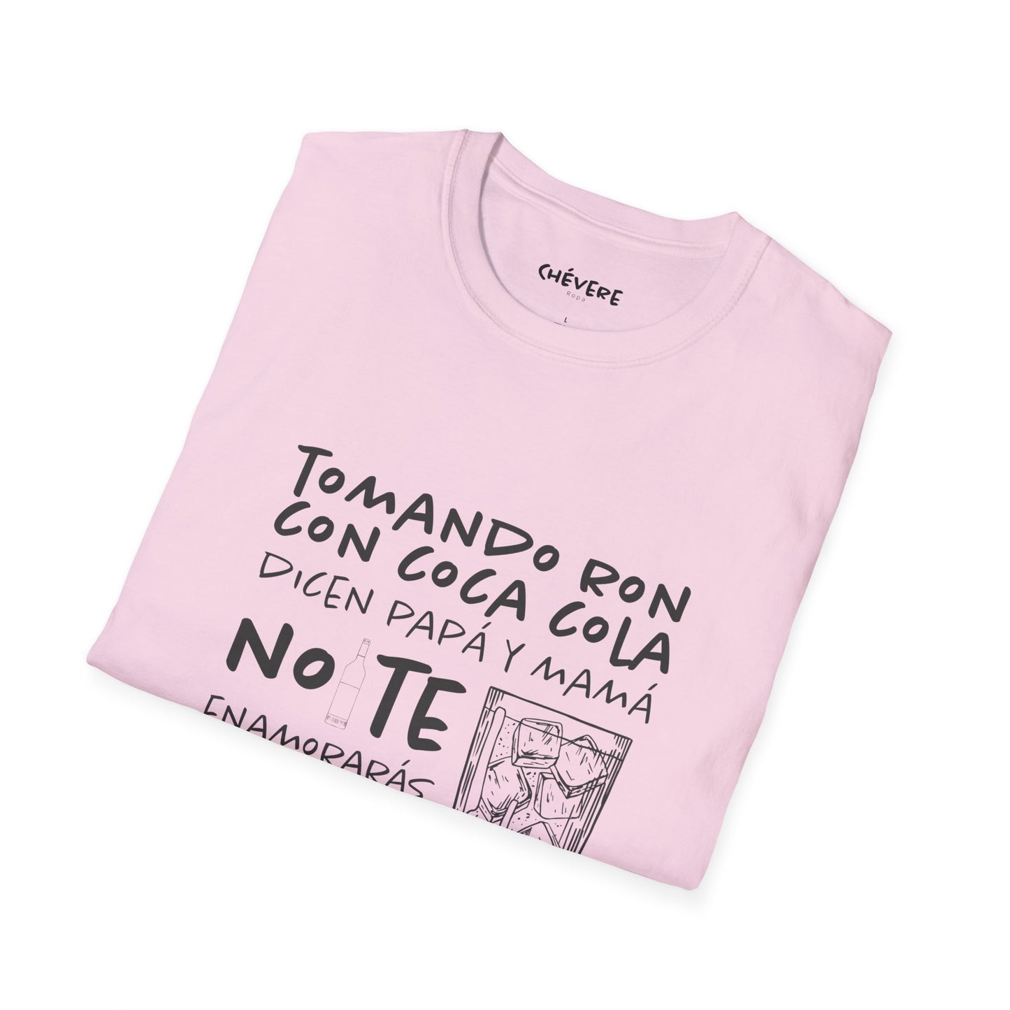 TOMANDO RON CON COCA COLA -  Camiseta Unisex Softstyle