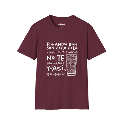 TOMANDO RON CON COCA COLA -  Camiseta Unisex Softstyle