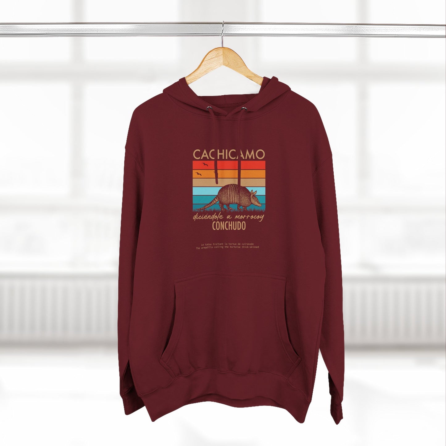 Hoodie “Cachicamo diciéndole a morrocoy conchuo” – Suéter Unisex de Fleece, Divertido y 100% Venezolano