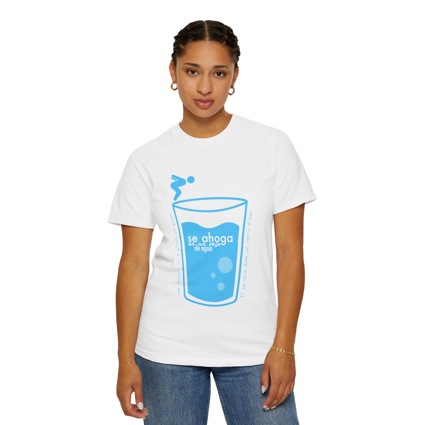 SE AHOGA EN UN VASO DE AGUA S - camiseta unisex - Dichos venezolanos