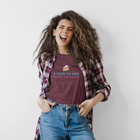 A FALTA DE PAN 🍞🎂 - Camiseta Unisex Softstyle