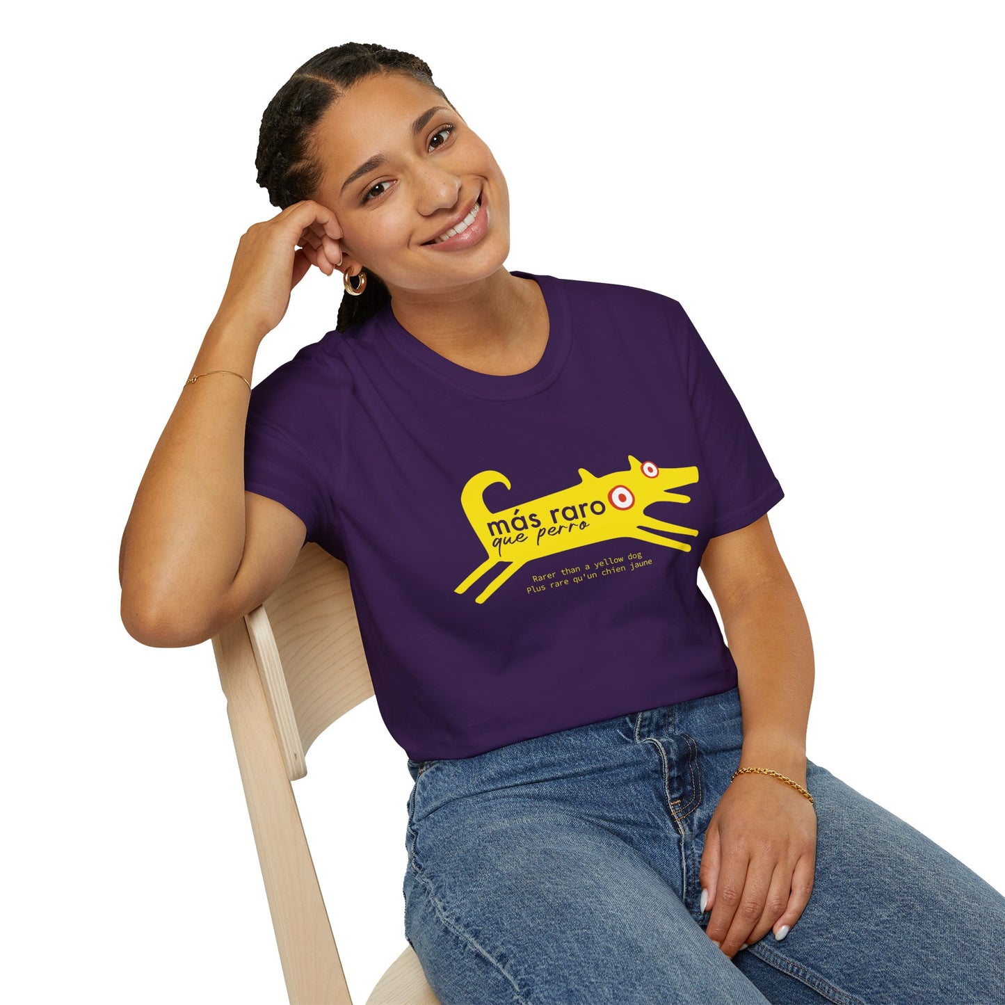 MÁS RARO QUE PERRO AMARILLO - Camiseta unisex Softstyle