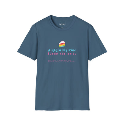 A FALTA DE PAN 🍞🎂 - Camiseta Unisex Softstyle