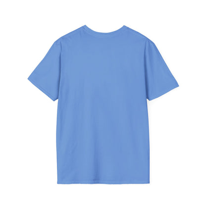 TIENE MÁS MAÑA QUE UN GATO TUERTO - Camiseta Unisex Softstyle