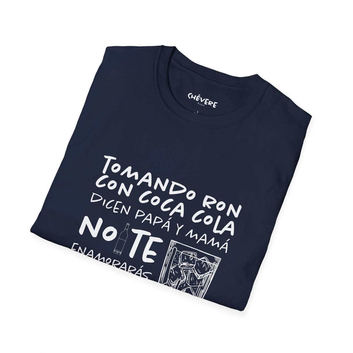 TOMANDO RON CON COCA COLA -  Camiseta Unisex Softstyle