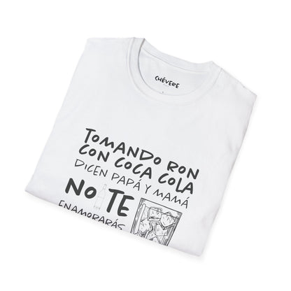 TOMANDO RON CON COCA COLA -  Camiseta Unisex Softstyle