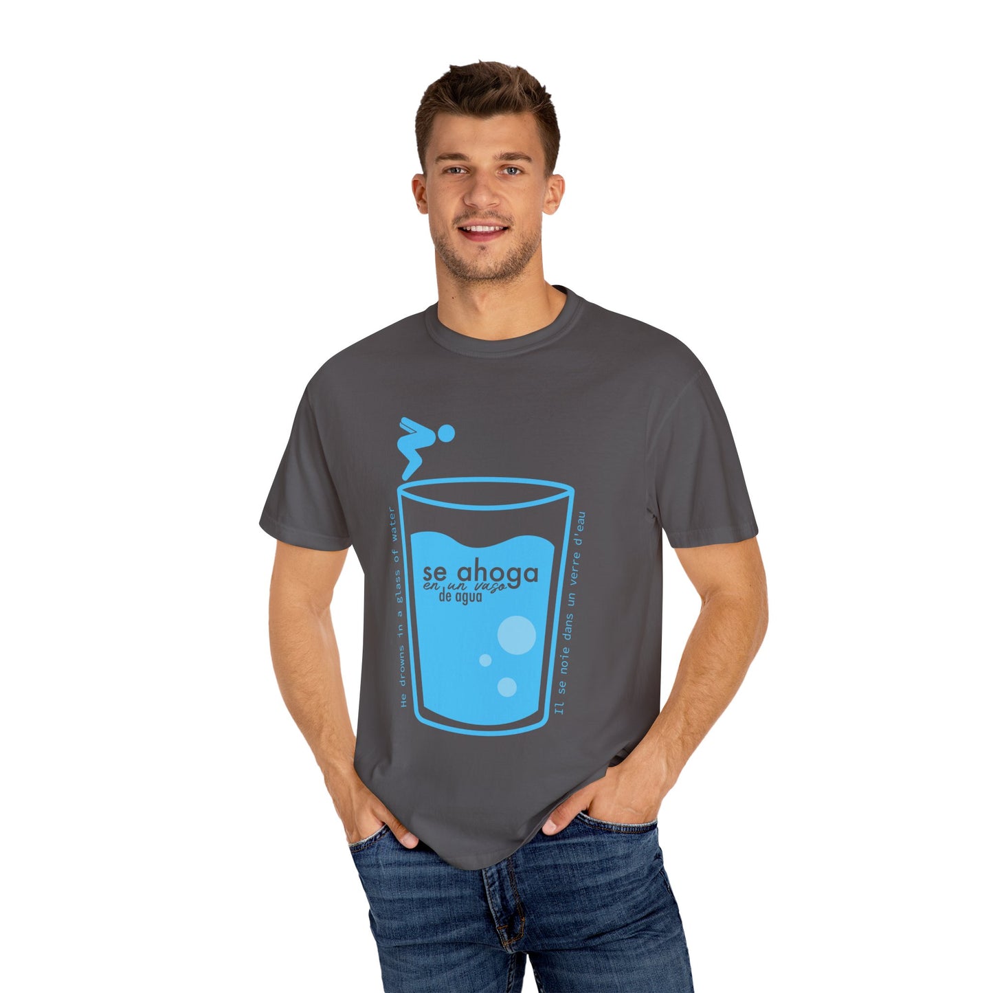 SE AHOGA EN UN VASO DE AGUA S - camiseta unisex - Dichos venezolanos